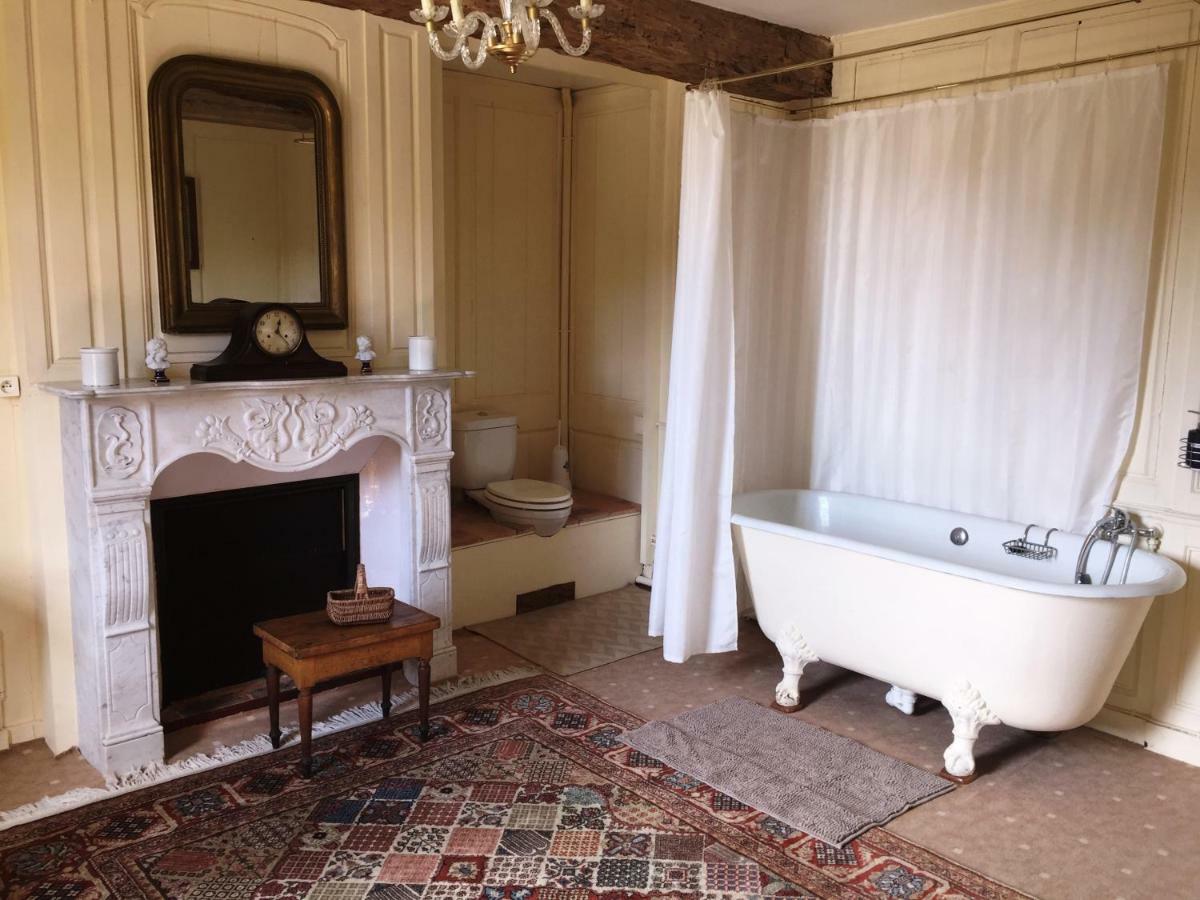 Chateau De Fleury La Foret Bed & Breakfast Igoville Екстериор снимка